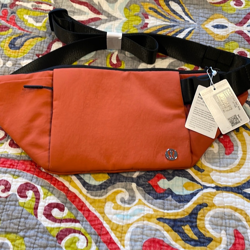 Lululemon waist bag!!! Hands free fun!